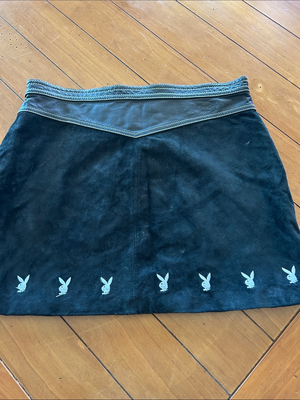 Vintage Playboy Leather & Suede Bunny Logo Mini Skirt – Size 8 - Picture 5 of 6